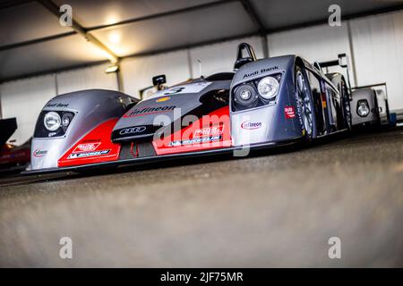 Le Mans, Frankreich, 29/06/2022, Le Mans, Frankreich, 29/06/2022, Audi R8 LMP während der Le Mans Classic 2022 vom 30. Juni bis 3. Juli 2022 auf dem Circuit des 24 Heures du Mans, in Le Mans, Frankreich - Foto Damien Saulnier / DPPI Stockfoto