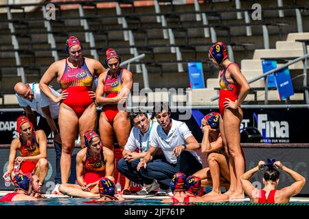 BUDAPEST, UNGARN - 30. JUNI: Trainer Jordi Valls aus Spanien, Cheftrainer Miguel Angel Oca Gaia aus Spanien, Anni Espar Llaquet aus Spanien, Cristina Nogue Frigola aus Spanien, Nona Perez Vivas (c) aus Spanien während der FINA World Championships Budapest 2022 5-8 Platz Spiel Frankreich gegen Spanien am 30. Juni, 2022 in Budapest, Ungarn (Foto: Albert ten Hove/Orange Picturs) Stockfoto