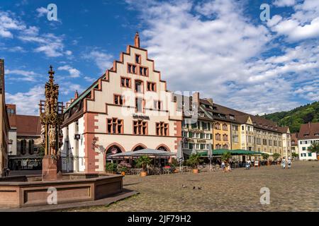 Kornhaus und Münsterplatz , Freiburg im Breisgau, Schwarzwald, Baden-Württemberg, Deutschland | Kornhaus am Münsterplatz, Freiburg im Breisgau Stockfoto