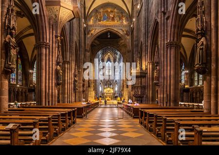 Innenraum des Freiburger Münster, Freiburg im Breisgau, Schwarzwald, Baden-Württemberg, Deutschland | Interieur des Freiburger Münster, Freiburg im B Stockfoto