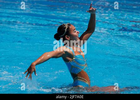 Budapest, Ungarn, 25.. Juni 2022. Zhaklin Yakimova aus Kasachstan tritt am 9. Tag der FINA-Weltmeisterschaft 2022 in Budapest im Alfred Hajos National Aquatics Complex in Budapest, Ungarn, im Mixed Duet Free-Finale an. 25. Juni 2022. Kredit: Nikola Krstic/Alamy Stockfoto