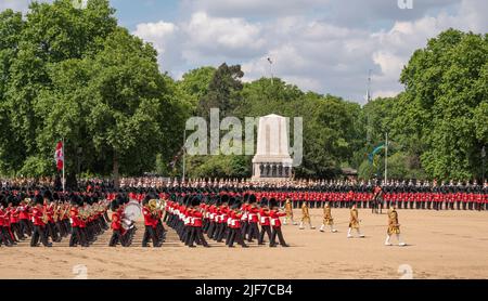 Horse Guards Parade, London, Großbritannien. 2. Juni 2022. Trooping the Color, die Geburtstagsparade der Königin, findet im Platin-Jubiläumsjahr statt. Stockfoto