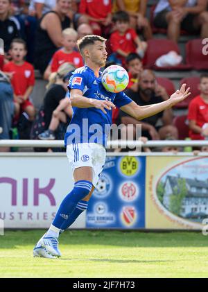 Mehmet AYDIN (GE) Action, Fußball-Testspiel VfB Huels - FC Schalke 04 (GE) 0:14, am 29.. Juni 2022 in Marl/Deutschland. #Die DFL-Vorschriften verbieten die Verwendung von Fotos als Bildsequenzen und/oder quasi-Video # Â Stockfoto