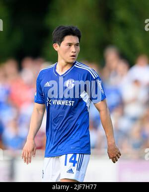 Dong-Gyeong LEE (GE) Fußball-Testspiel VfB Huels - FC Schalke 04 (GE) 0:14, am 29.. Juni 2022 in Marl/Deutschland. #Die DFL-Vorschriften verbieten die Verwendung von Fotos als Bildsequenzen und/oder quasi-Video # Â Stockfoto