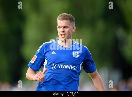 Simon TERODDE (GE) Fußball-Testspiel VfB Huels - FC Schalke 04 (GE) 0:14, am 29.. Juni 2022 in Marl/Deutschland. #Die DFL-Vorschriften verbieten die Verwendung von Fotos als Bildsequenzen und/oder quasi-Video # Â Stockfoto