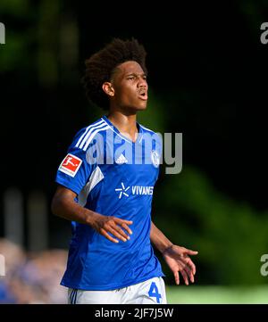 Sidi SANE (GE) Action, Fußball-Testspiel VfB Huels - FC Schalke 04 (GE) 0:14, am 29.. Juni 2022 in Marl/Deutschland. #Die DFL-Vorschriften verbieten die Verwendung von Fotos als Bildsequenzen und/oder quasi-Video # Â Stockfoto