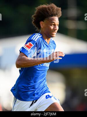 Sidi SANE (GE) Action, Fußball-Testspiel VfB Huels - FC Schalke 04 (GE) 0:14, am 29.. Juni 2022 in Marl/Deutschland. #Die DFL-Vorschriften verbieten die Verwendung von Fotos als Bildsequenzen und/oder quasi-Video # Â Stockfoto