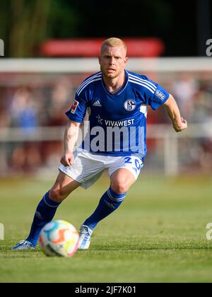 Florent MOLLET (GE) Action, Fußball-Testspiel VfB Huels - FC Schalke 04 (GE) 0:14, am 29.. Juni 2022 in Marl/Deutschland. #Die DFL-Vorschriften verbieten die Verwendung von Fotos als Bildsequenzen und/oder quasi-Video # Â Stockfoto