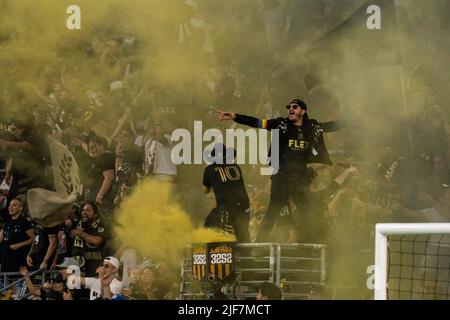 LAFC-Fans der 3252 feiern am Mittwoch, den 29. Juni 2022, im Banc of California Stadium in Los A ein Tor bei einem MLS-Spiel gegen den FC Dallas Stockfoto