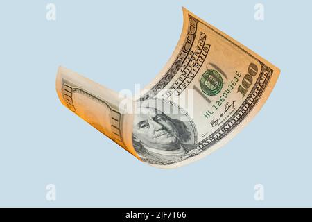 Einhundert Dollar fliegende Rechnungen. Isoliert auf Weiß Stockfoto