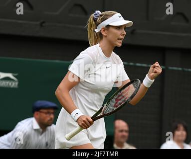 London, Gbr. 30.. Juni 2022. London Wimbledon Championships Day 4 30/06/2022 Katie Boulter (GBR) gewinnt die zweite Runde. Quelle: Roger Parker/Alamy Live News Stockfoto