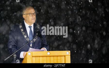 2022-06-30 19:04:52 ROTTERDAM - Bürgermeister Ahmed Aboutaleb während des Gedenkens an die Abschaffung der Sklaverei in Suriname und den karibischen Niederlanden. Die Stadtverwaltung von Rotterdam entschuldigte sich zuvor für die Teilnahme der Stadt an der kolonialen und sklavereiischen Vergangenheit. ANP ROBIN UTRECHT niederlande Out - belgien Out Stockfoto