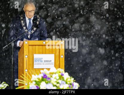 2022-06-30 19:04:12 ROTTERDAM - Bürgermeister Ahmed Aboutaleb während des Gedenkens an die Abschaffung der Sklaverei in Suriname und den karibischen Niederlanden. Die Stadtverwaltung von Rotterdam entschuldigte sich zuvor für die Teilnahme der Stadt an der kolonialen und sklavereiischen Vergangenheit. ANP ROBIN UTRECHT niederlande Out - belgien Out Stockfoto