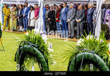 2022-06-30 19:40:00 ROTTERDAM - Bürgermeister Ahmed Aboutaleb während des Gedenkens an die Abschaffung der Sklaverei in Suriname und den karibischen Niederlanden. Die Stadtverwaltung von Rotterdam entschuldigte sich zuvor für die Teilnahme der Stadt an der kolonialen und sklavereiischen Vergangenheit. ANP ROBIN UTRECHT niederlande Out - belgien Out Stockfoto