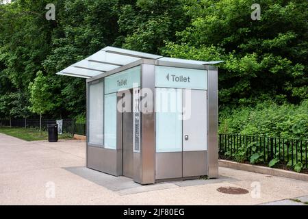 Öffentliche, münzbetriebene Toilette im Prospect Heights Bezirk in Brooklyn, New York City, Vereinigte Staaten von Amerika Stockfoto