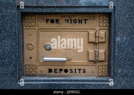 Alte Nacht-Tresor oder Nacht-Tresor in Upper West Side von Manhattan, New York City, Vereinigte Staaten von Amerika Stockfoto