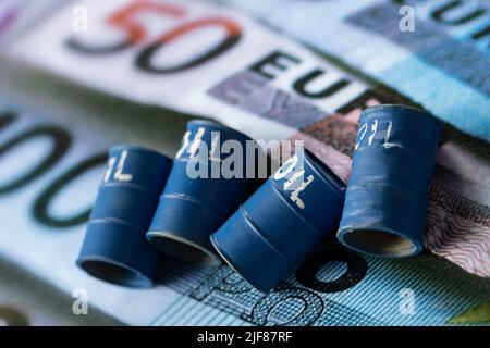 Zagreb, Kroatien. 30.. Juni 2022. Das Foto, das am 30. Juni 2022 in Zagreb, Kroatien, aufgenommen wurde, zeigt die Abhängigkeit Europas von russischem Öl und Gas. Foto: Davor Puklavec/PIXSELL Credit: Pixsell Foto- und Videoagentur/Alamy Live News Stockfoto