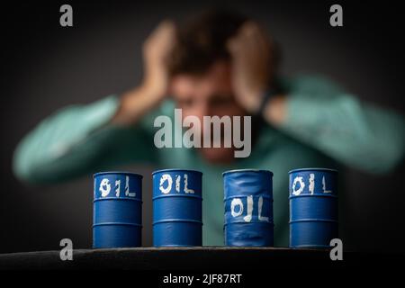 Zagreb, Kroatien. 30.. Juni 2022. Das Foto, das am 30. Juni 2022 in Zagreb, Kroatien, aufgenommen wurde, zeigt die Abhängigkeit Europas von russischem Öl und Gas. Foto: Davor Puklavec/PIXSELL Credit: Pixsell Foto- und Videoagentur/Alamy Live News Stockfoto