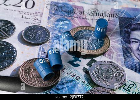 Zagreb, Kroatien. 30.. Juni 2022. Das Foto, das am 30. Juni 2022 in Zagreb, Kroatien, aufgenommen wurde, zeigt die Abhängigkeit Europas von russischem Öl und Gas. Foto: Davor Puklavec/PIXSELL Credit: Pixsell Foto- und Videoagentur/Alamy Live News Stockfoto