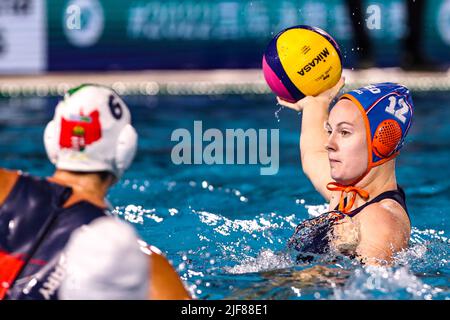 BUDAPEST, UNGARN - 30. JUNI: Nina ten Broek aus den Niederlanden während der FINA World Championships Budapest 2022 Halbfinalspiel Ungarn gegen die Niederlande am 30. Juni 2022 in Budapest, Ungarn (Foto: Albert ten Hove/Orange Picts) KNZB Stockfoto