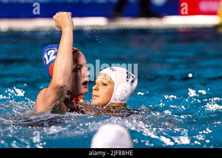 BUDAPEST, UNGARN - 30. JUNI: Nina ten Broek aus den Niederlanden feiert während der FINA World Championships Budapest 2022 Halbfinalspiel Ungarn gegen Niederlande am 30. Juni 2022 in Budapest, Ungarn (Foto: Albert ten Hove/Orange Picturs) KNZB Stockfoto