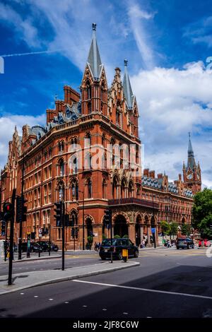 St. Pancras Station Hotel London St Pancras Renaissance Hotel früher Midland Grand Hotel, entworfen von George Gilbert Scott, eröffnet 1873. Stockfoto