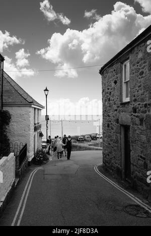 Blick auf Mousehole, Cornwall an einem sonnigen Junimorgen Stockfoto