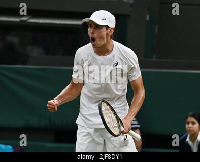 London, Gbr. 30.. Juni 2022. London Wimbledon Championships Day 4 30/06/2022 Alex de Minaur (AUS) zweite Runde Spiel Credit: Roger Parker/Alamy Live News Stockfoto