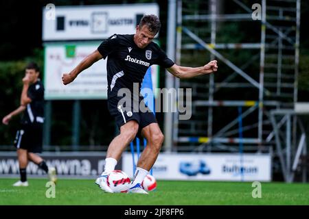 WENUM-WIESEL, NIEDERLANDE - 30. JUNI: Stefan Schwab von PAOK Saloniki während einer Trainingsveranstaltung von PAOK Saloniki im Sportpark Wiesel am 30. Juni 2022 in Wenum-Wiesel, Niederlande (Foto: Rene Nijhuis/Orange Picturs) Stockfoto