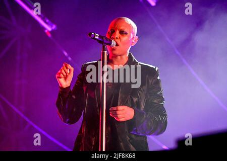 Padua, Italien. 30.. Juni 2022. Skin tritt auf der Bühne während der Skunk Anansie feiert 25 Jahre, Musikkonzert in Padova, Italien, Juni 30 2022 Quelle: Independent Photo Agency/Alamy Live News Stockfoto