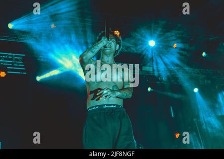 30/06/2022 - der britische Rapper SLOWTHAI tritt live im Circolo Magnolia in Mailand auf Stockfoto