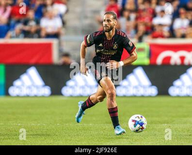 Harrison, NJ, USA. 30.. Juni 2022. Atlanta United Verteidiger Alex De John (3) während eines MLS Spiels zwischen dem Atlanta United FC und den New York Red Bulls in der Red Bull Arena in Harrison, NJ, besiegte New York Atlanta 2-1. Mike Langish/Cal Sport Media. Kredit: csm/Alamy Live Nachrichten Stockfoto