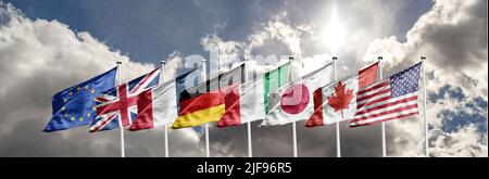 Gipfel G7. Flaggen der Mitglieder von G7 Gruppe von sieben und Liste der Länder und Russland Flagge. Gruppe der Sieben. Stockfoto