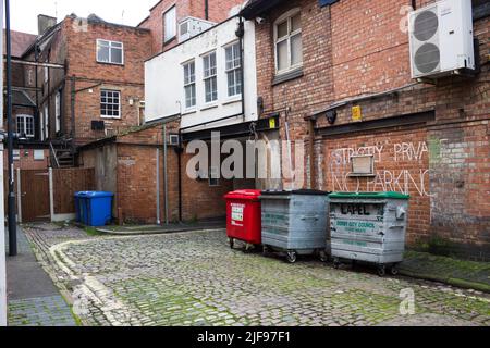 Abfallwirtschaft, Back Street Stockfoto