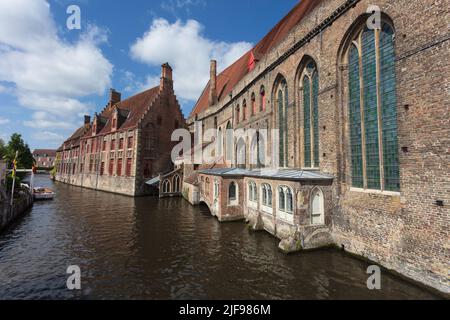 Das im 12.. Jahrhundert gegründete Saint John's Hospital in Brügge beherbergt heute ein Museum. Belgien. Stockfoto