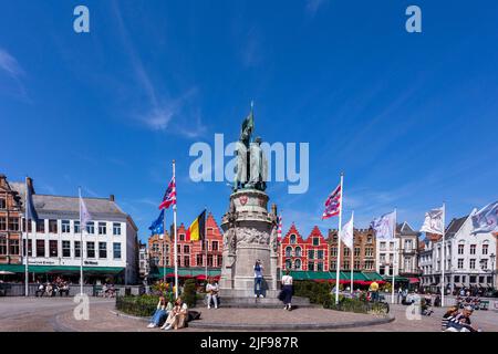 Statuen von Pieter de Coninck und Jan Breydel auf dem Marktplatz. Brügge. Belgien. Stockfoto