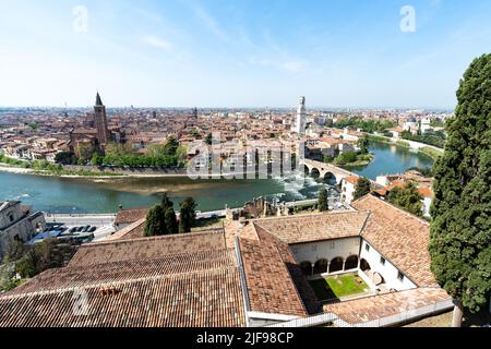 Blick auf Verona Dächer der historischen Stadt Stockfoto