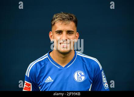 Rodrigo ZALAZAR (GE) Fußball Medien Event Mannschaftsvorstellung FC Schalke 04, Fußball 1. Bundesliga FC Schalke 04 (GE), am 30.. Juni 2022 in Gelsenkirchen. Â Stockfoto