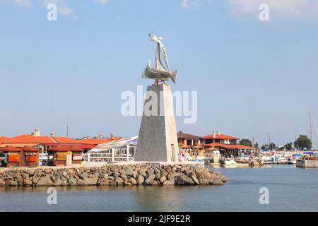 Nessebar, Bulgarien - 17. Juli 2013: Das Denkmal des heiligen Nikolaus in Nessebar ist dem heiligen Nikolaus, dem schutzpatron der Seefahrer, gewidmet. 2006. Stockfoto