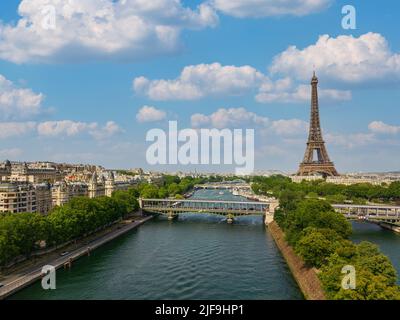 Eiffelturm oder Tour Eiffel in einer Luftaufnahme ijn Paris, Frankreich Stockfoto