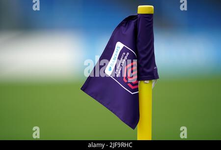 Aktenfoto vom 08-11-2020 von Nahaufnahme der offiziellen FA Women's Super League-Markenflagge. Die Women’s Super League wird mehr Spieler als jede andere Liga bei der Europameisterschaft in diesem Sommer bieten, einschließlich aller bis auf einen der englischen Kader. Ausgabedatum: Freitag, 1. Juli 2022. Stockfoto