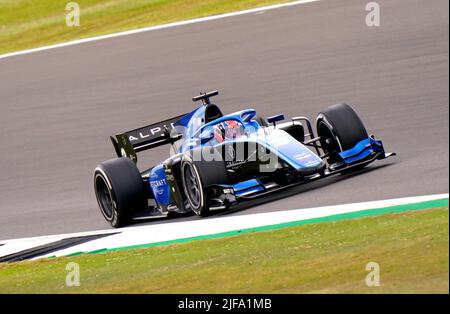 Jack Doohan von Virtuosi Racing in Aktion während des Trainings F2 vor dem Grand Prix von Großbritannien 2022 in Silverstone, Towcester. Bilddatum: Freitag, 1. Juli 2022. Stockfoto