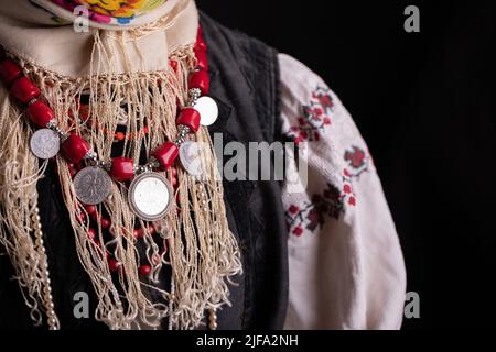 Details der alten authentischen ukrainischen Kleidung. Makro Stockfoto