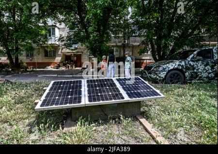 Die Sonnenkollektoren sind in Huliaipole, Region Zaporizhzhia, im Südosten der Ukraine, abgebildet. 29. Juni 2022. Foto von Dmytro Smolyenko/Ukrinform/ABACAPRESS.COM Stockfoto