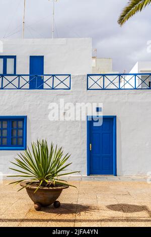 Weiß getünchte Architektur in Arrecife, Hauptstadt von Lanzarote, Kanarische Inseln, Spanien Stockfoto