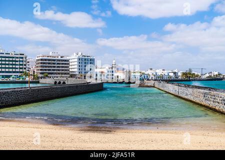 Stadtbild von Arrecife von der Burg San Gabriel aus gesehen, Hauptstadt von Lanzarote, Kanarische Inseln, Spanien Stockfoto