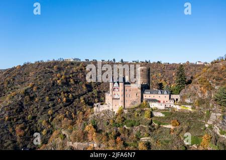 Luftaufnahme von Schloss Katz mit Blick auf den Rhein und St. Goar, UNESCO-Weltkulturerbe Mittelrheintal, Deutschland Stockfoto