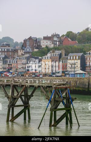 Küstendorf Le Treport an der Mündung der Bresle am Ärmelkanal, Departement seine-Maritime, Region Normandie, Frankreich Stockfoto