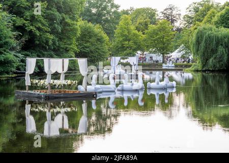 Landpartie Schloss Bueckeburg, Bekoration auf Kanal, Landpartie Schloss Bueckeburg, Schaumburger Land, Niedersachsen, Deutschland Stockfoto