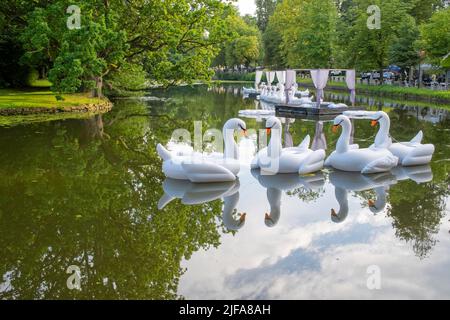 Landpartie Schloss Bueckeburg, Bekoration auf Kanal, Landpartie Schloss Bueckeburg, Schaumburger Land, Niedersachsen, Deutschland Stockfoto